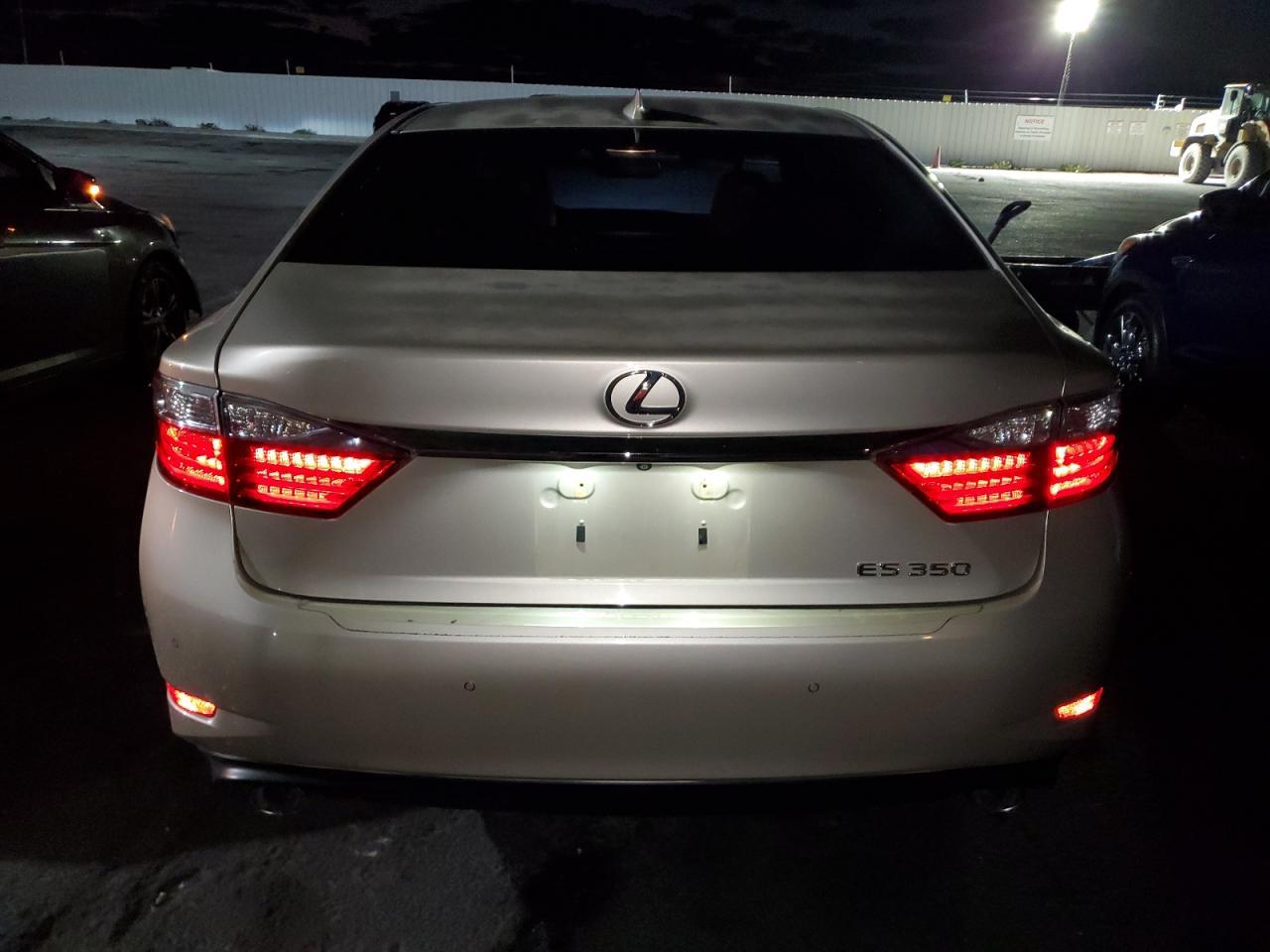 2015 LEXUS Es
