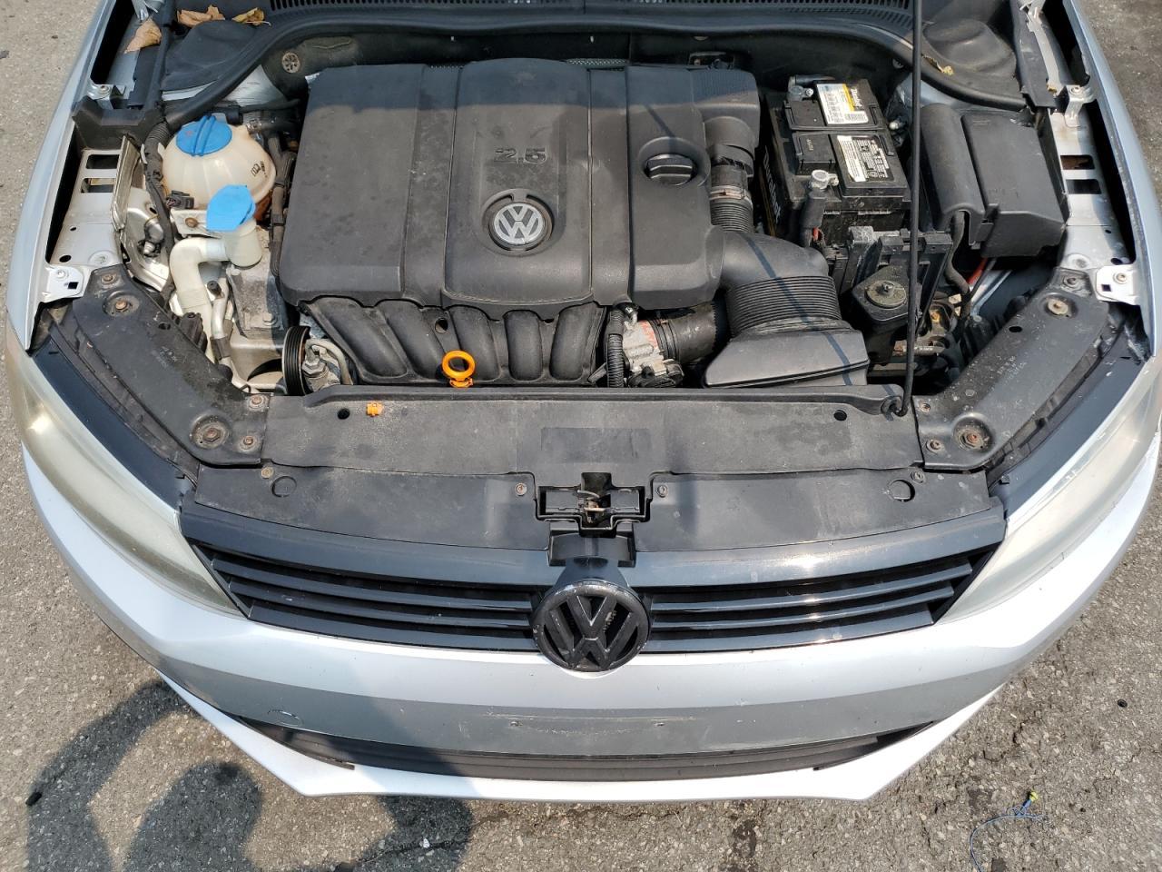 2011 VOLKSWAGEN JETTA