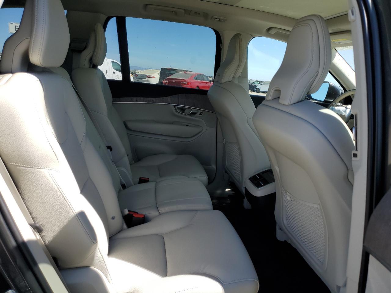 2023 VOLVO XC90