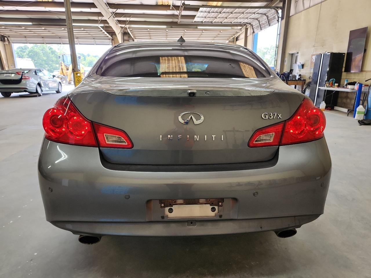2011 INFINITI G37