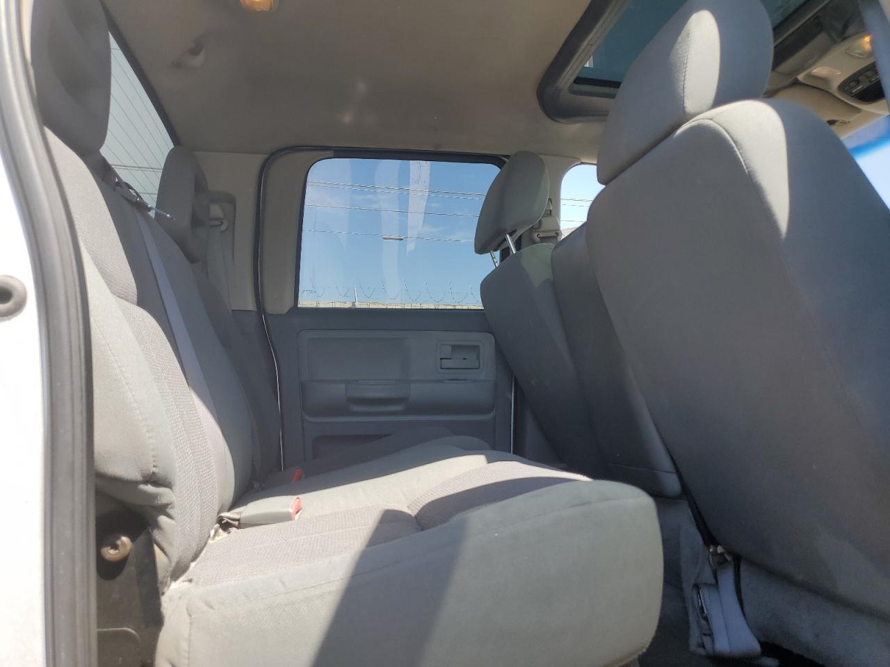 2005 DODGE Dakota