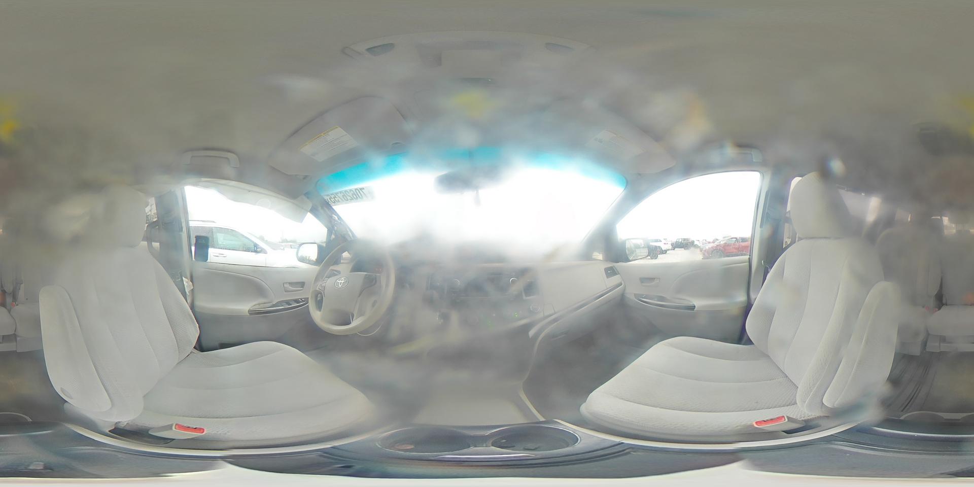2012 TOYOTA SIENNA
