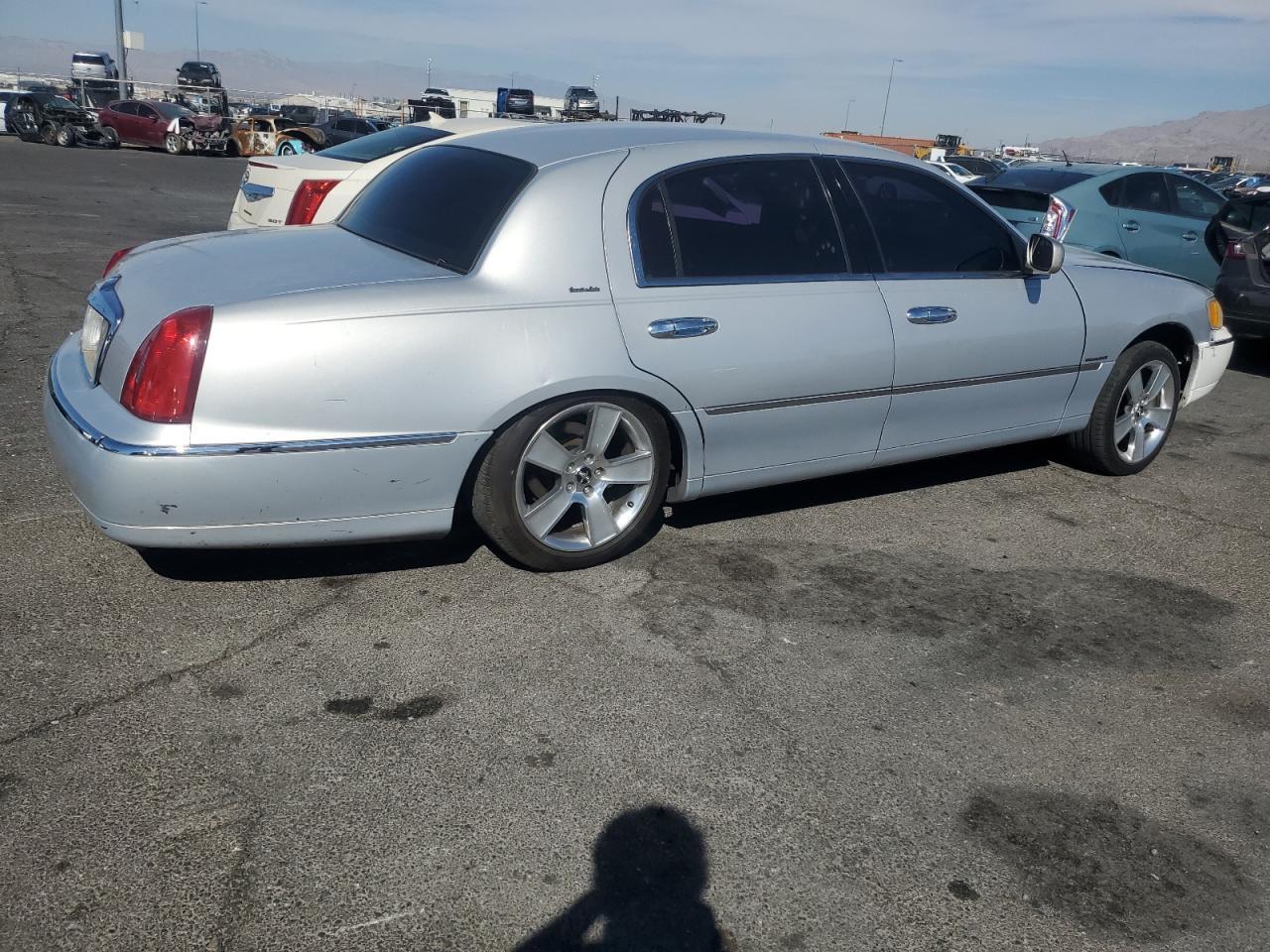 2000 LINCOLN Town Car