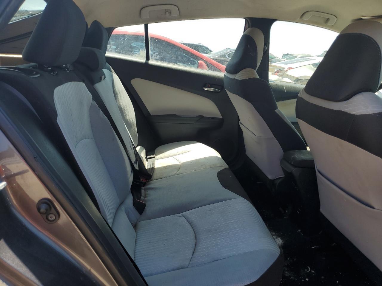 2016 TOYOTA PRIUS