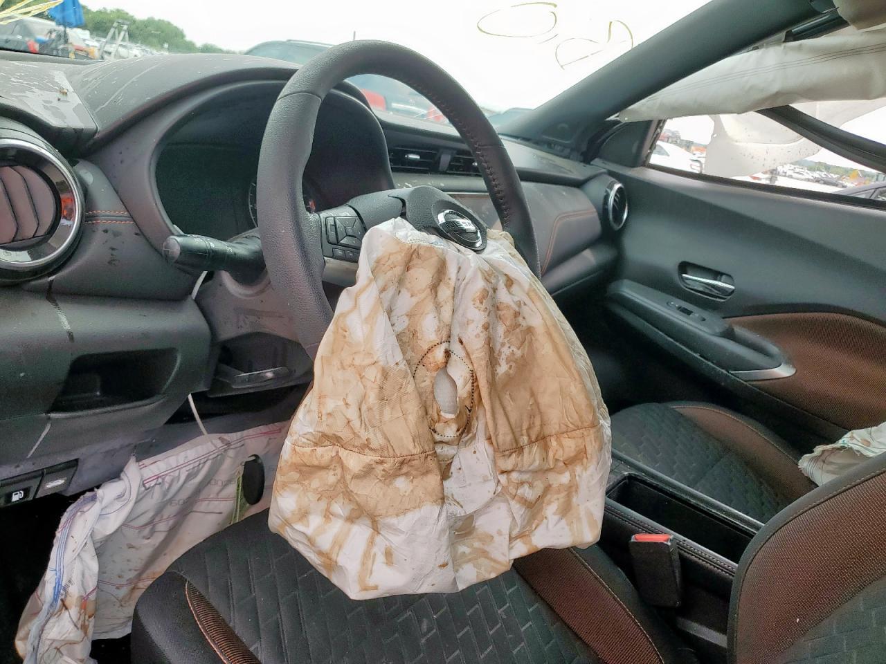 2021 NISSAN KICKS