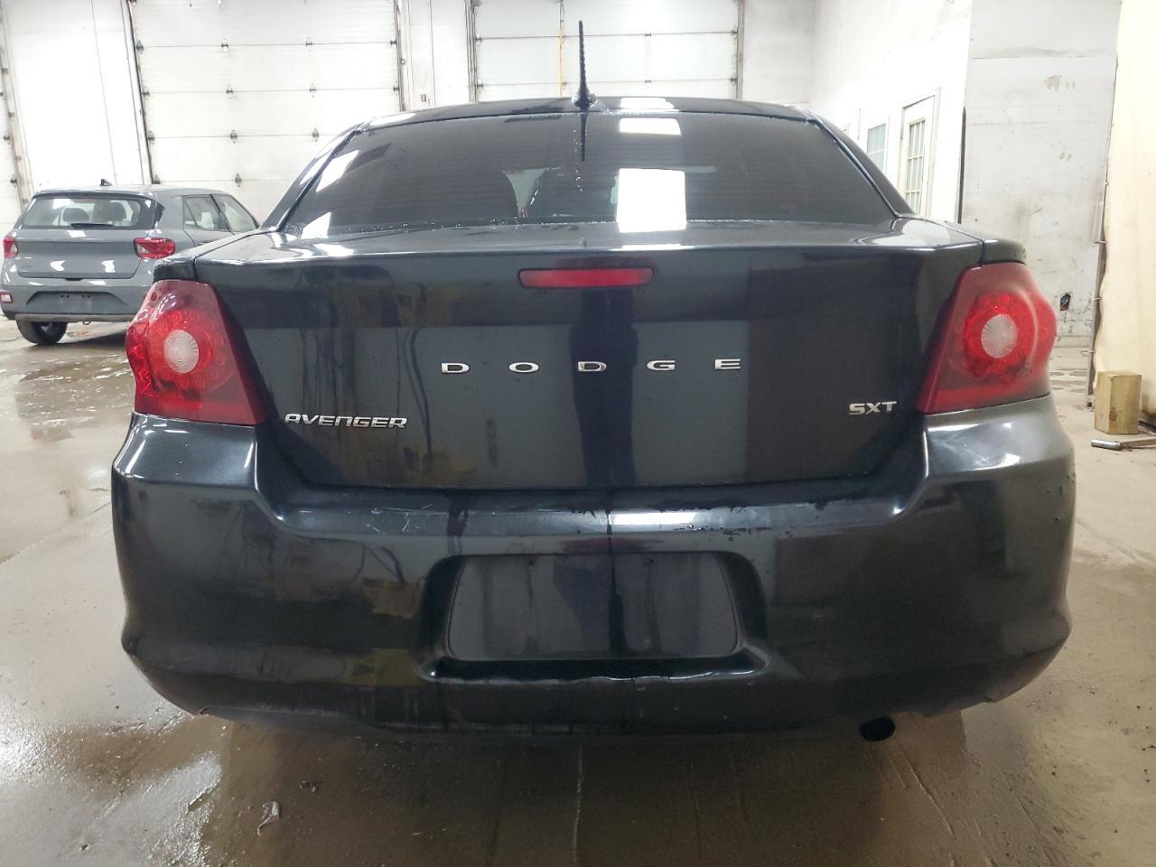2013 DODGE Avenger