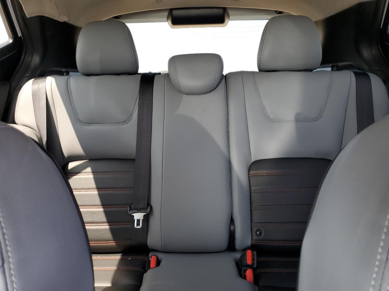2021 NISSAN KICKS