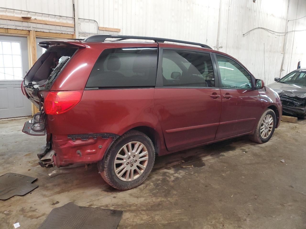 2010 TOYOTA SIENNA