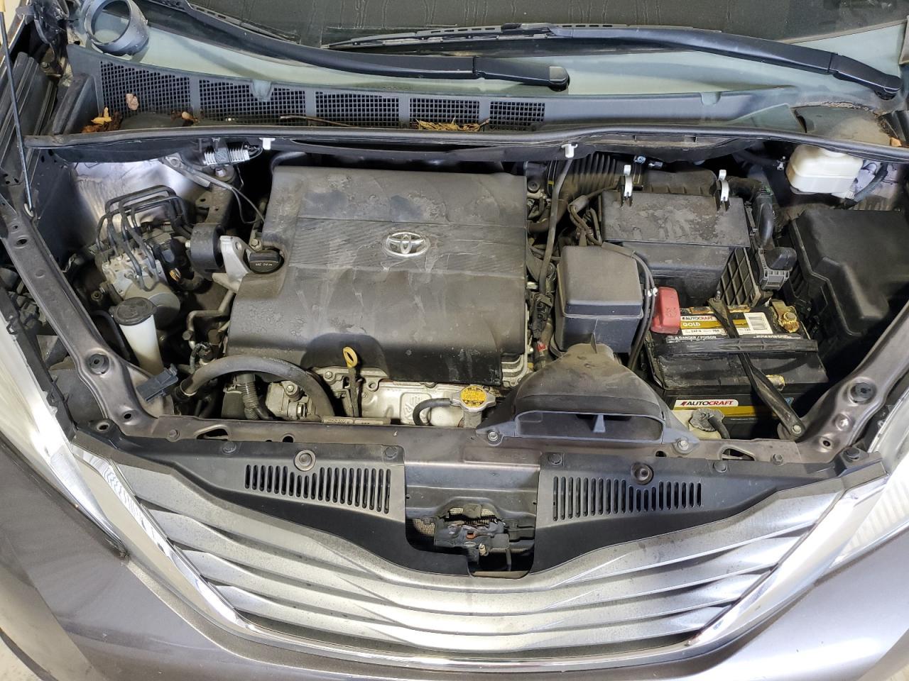 2014 TOYOTA SIENNA