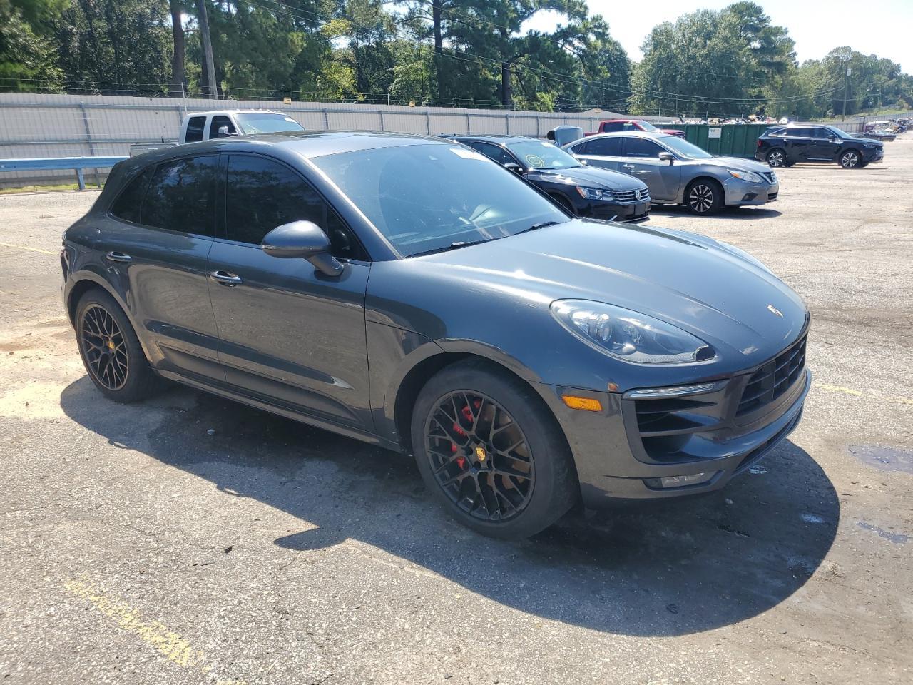 2017 PORSCHE Macan