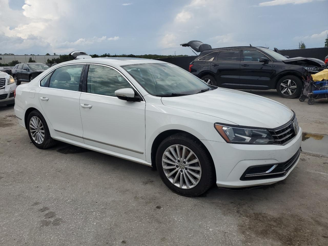 2016 VOLKSWAGEN Passat