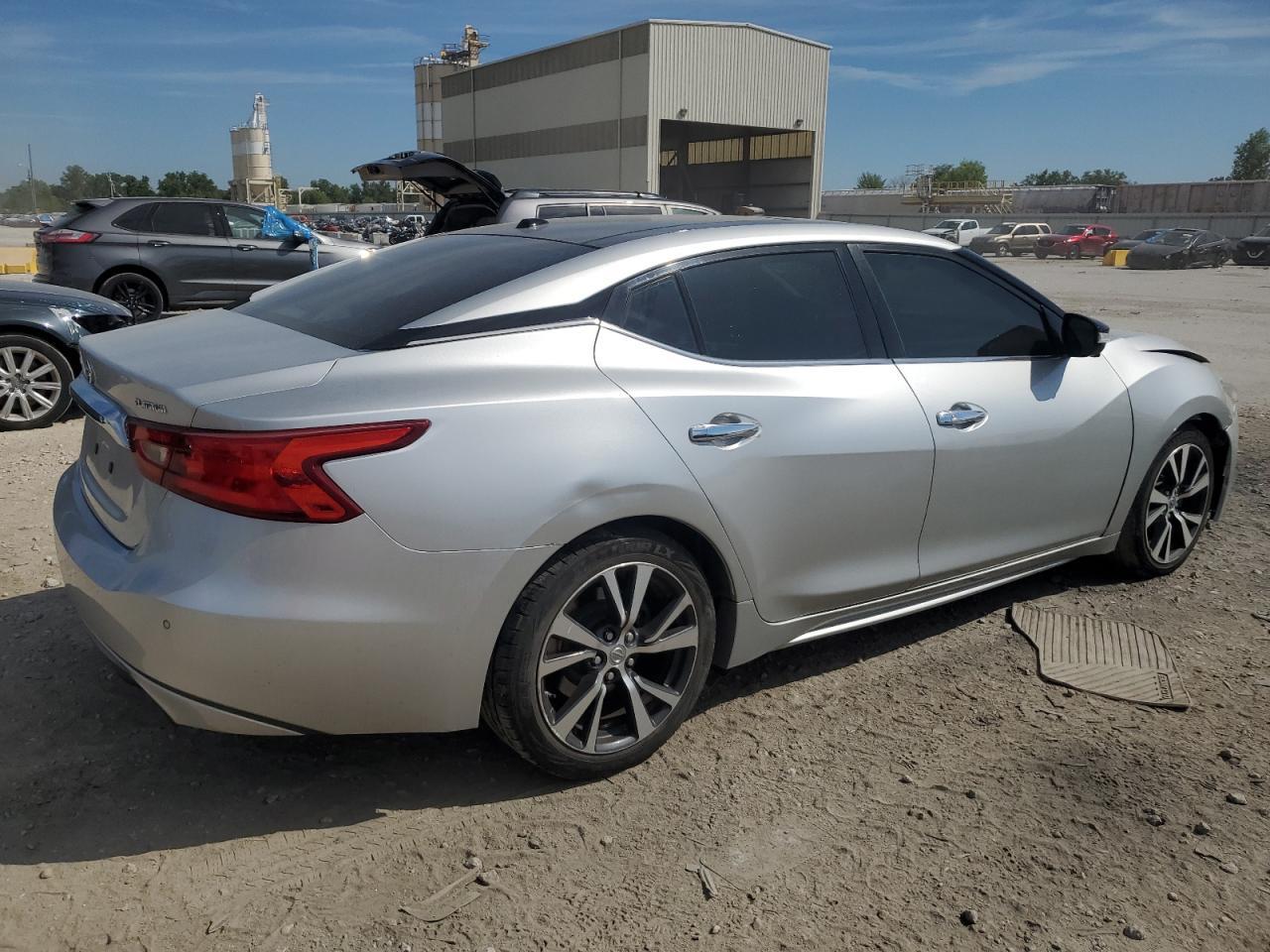 2016 NISSAN Maxima