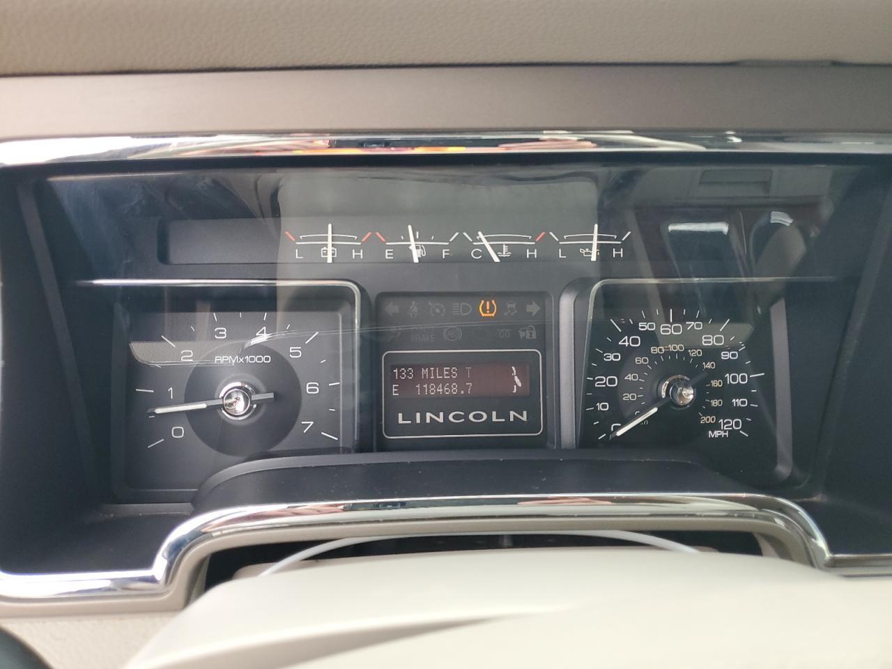 2011 LINCOLN Navigator