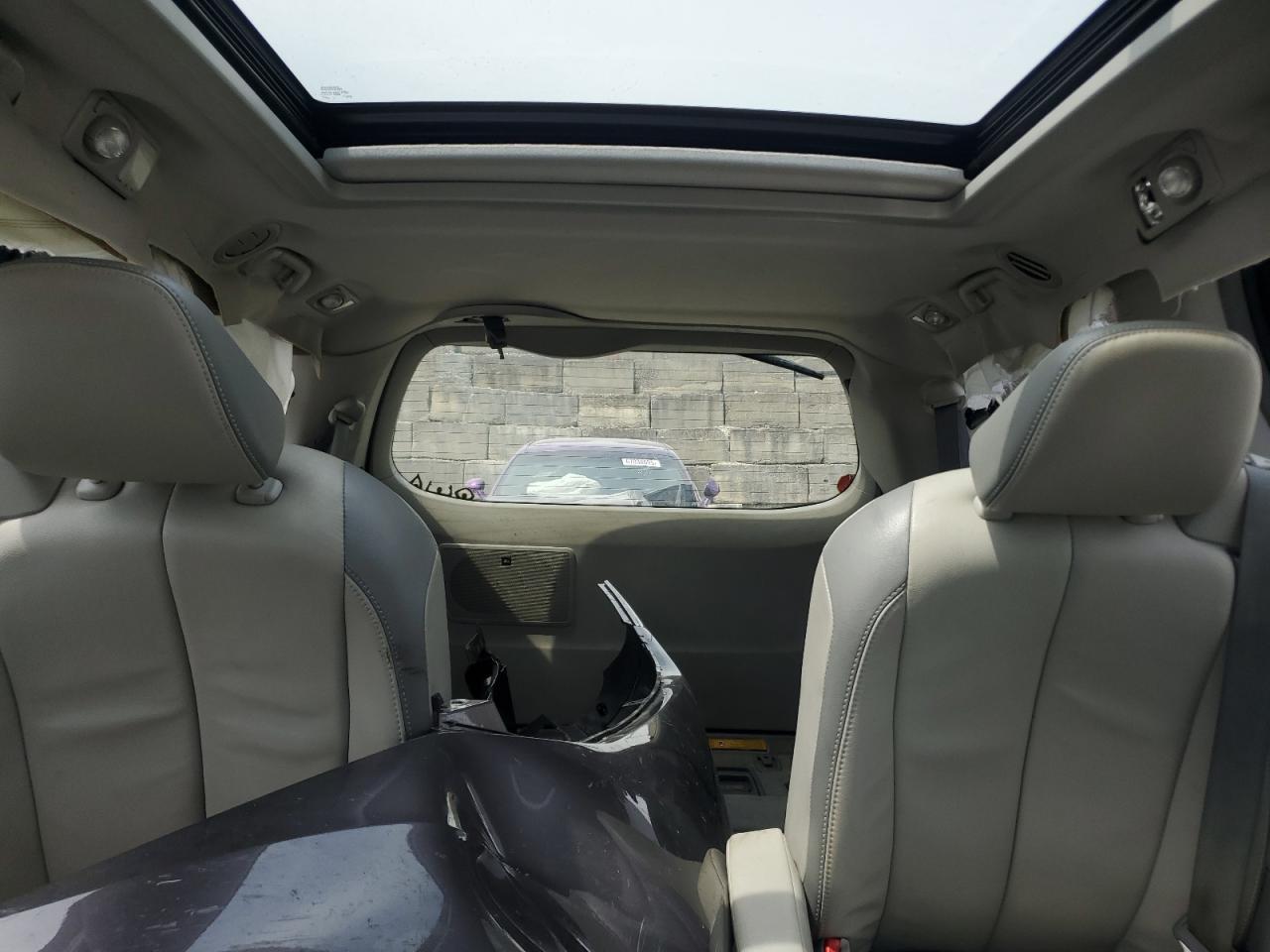 2013 TOYOTA SIENNA