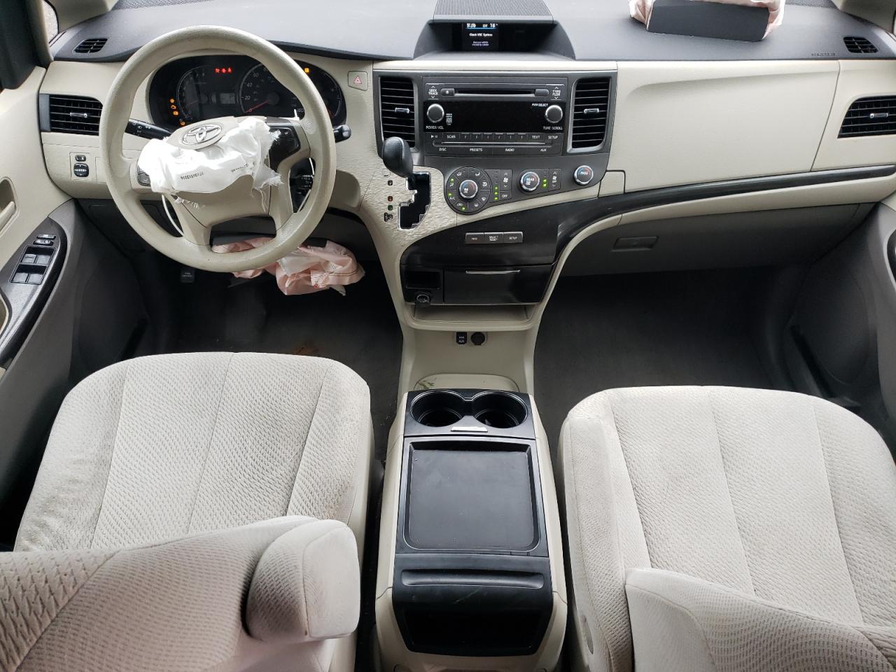 2011 TOYOTA SIENNA
