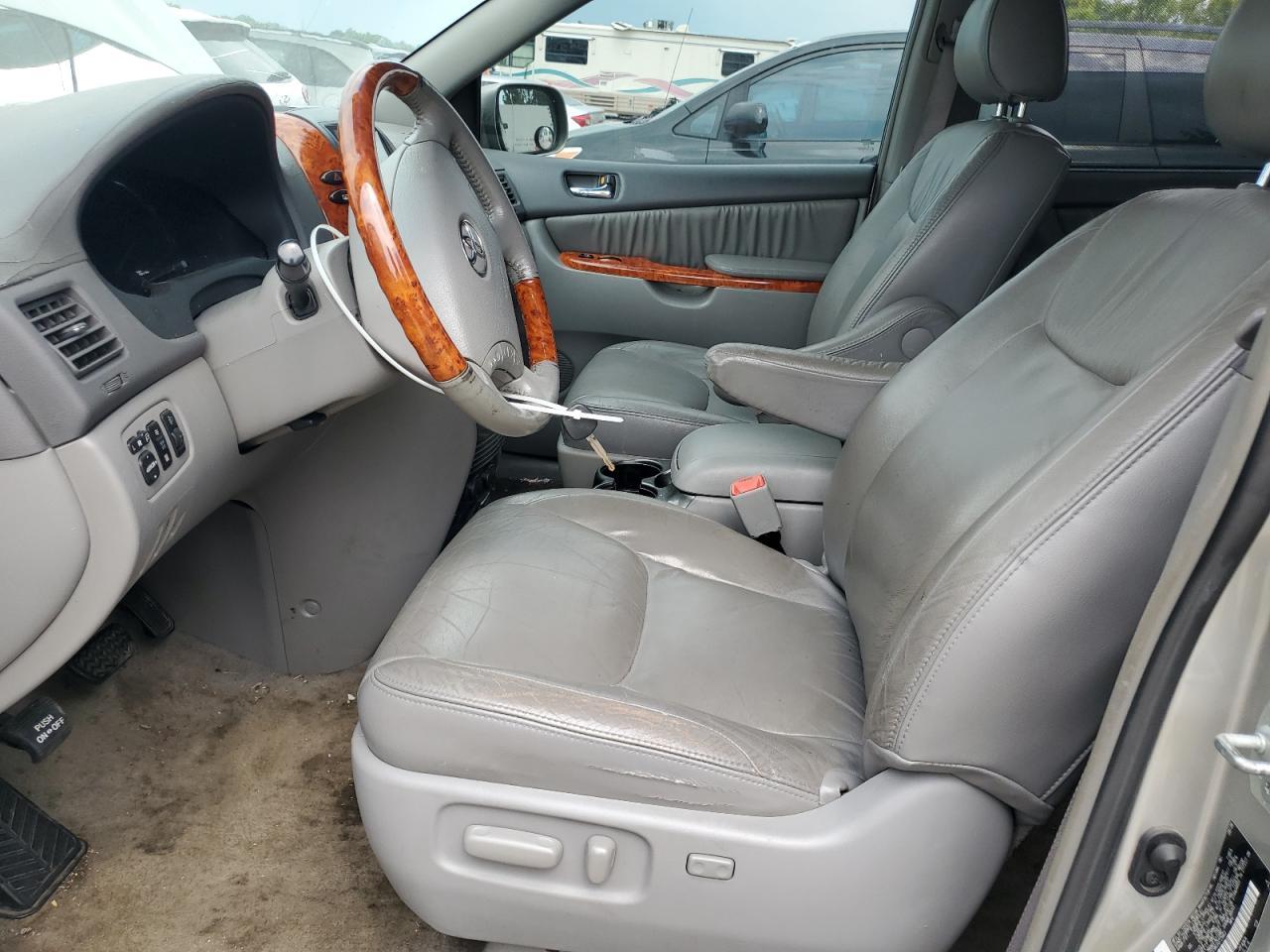 2006 TOYOTA SIENNA