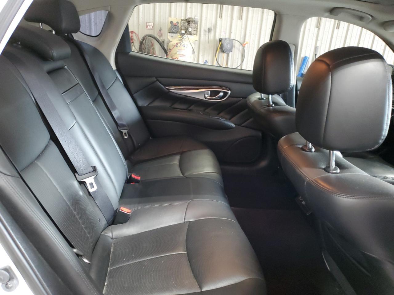 2016 INFINITI Q70