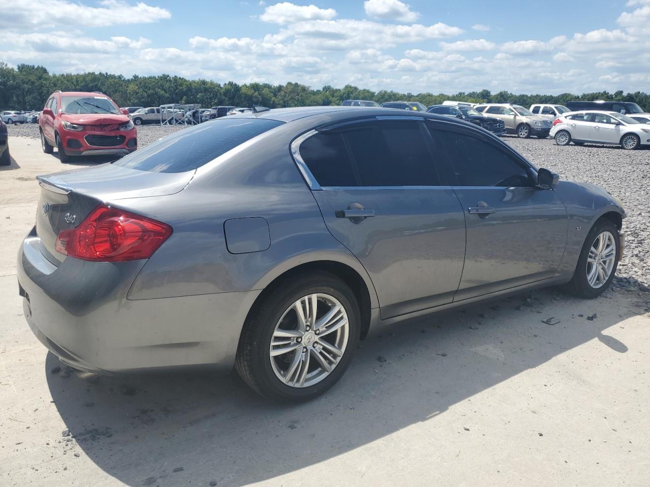 2015 INFINITI Q40