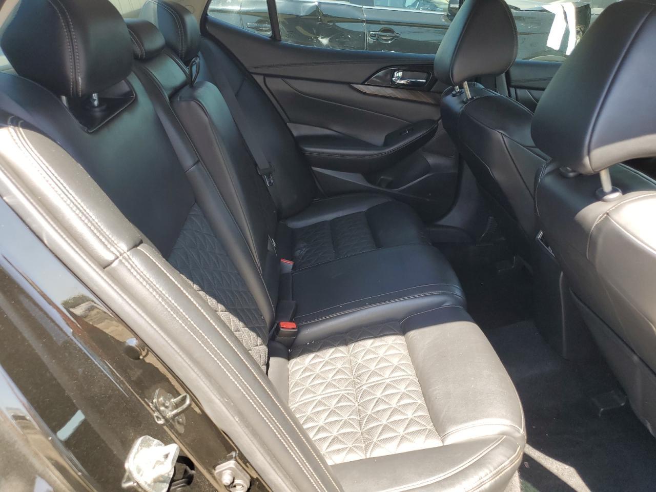 2017 NISSAN Maxima
