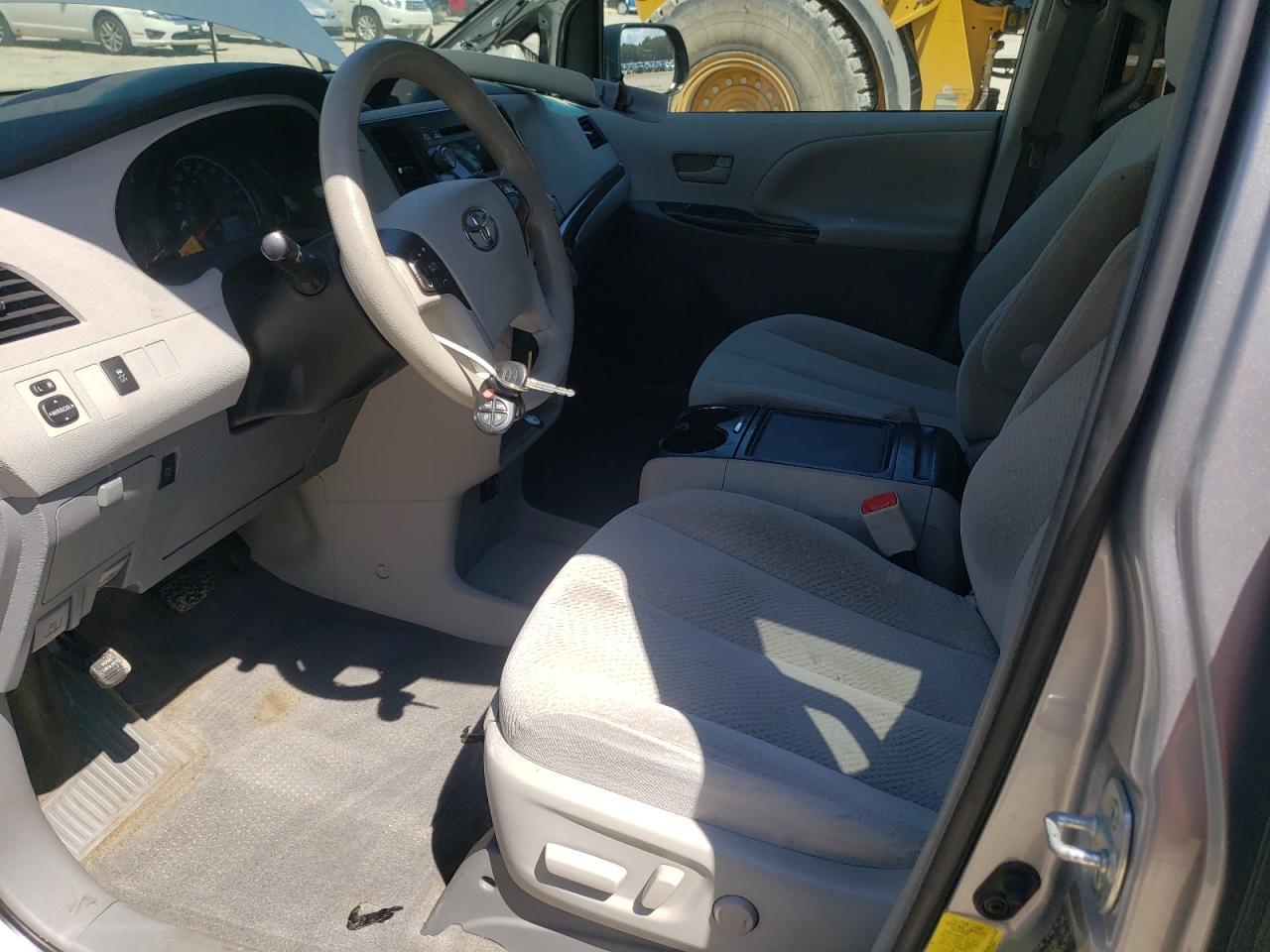 2012 TOYOTA SIENNA