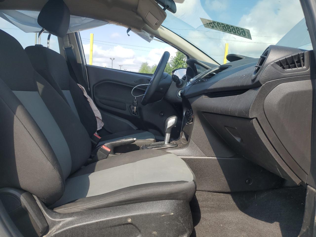 2016 FORD Fiesta