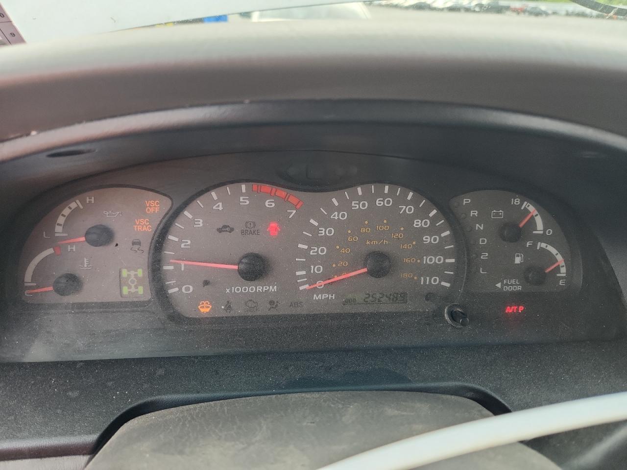 2002 TOYOTA Sequoia