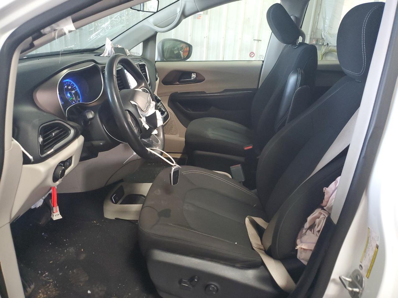 2022 CHRYSLER Voyager