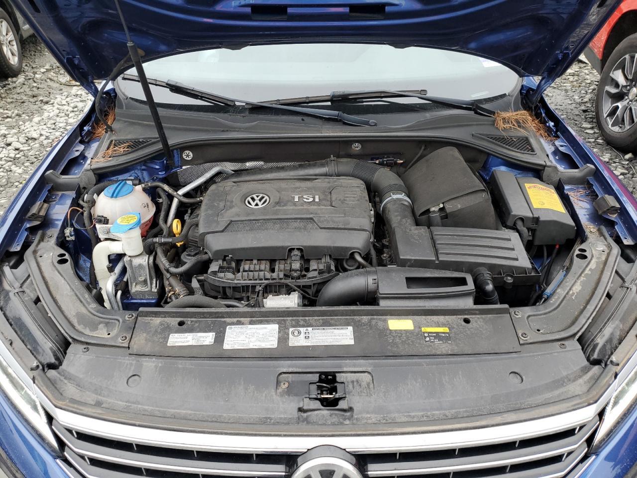 2017 VOLKSWAGEN Passat