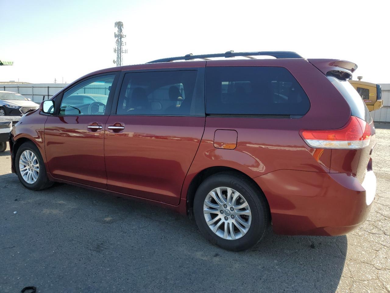 2013 TOYOTA SIENNA