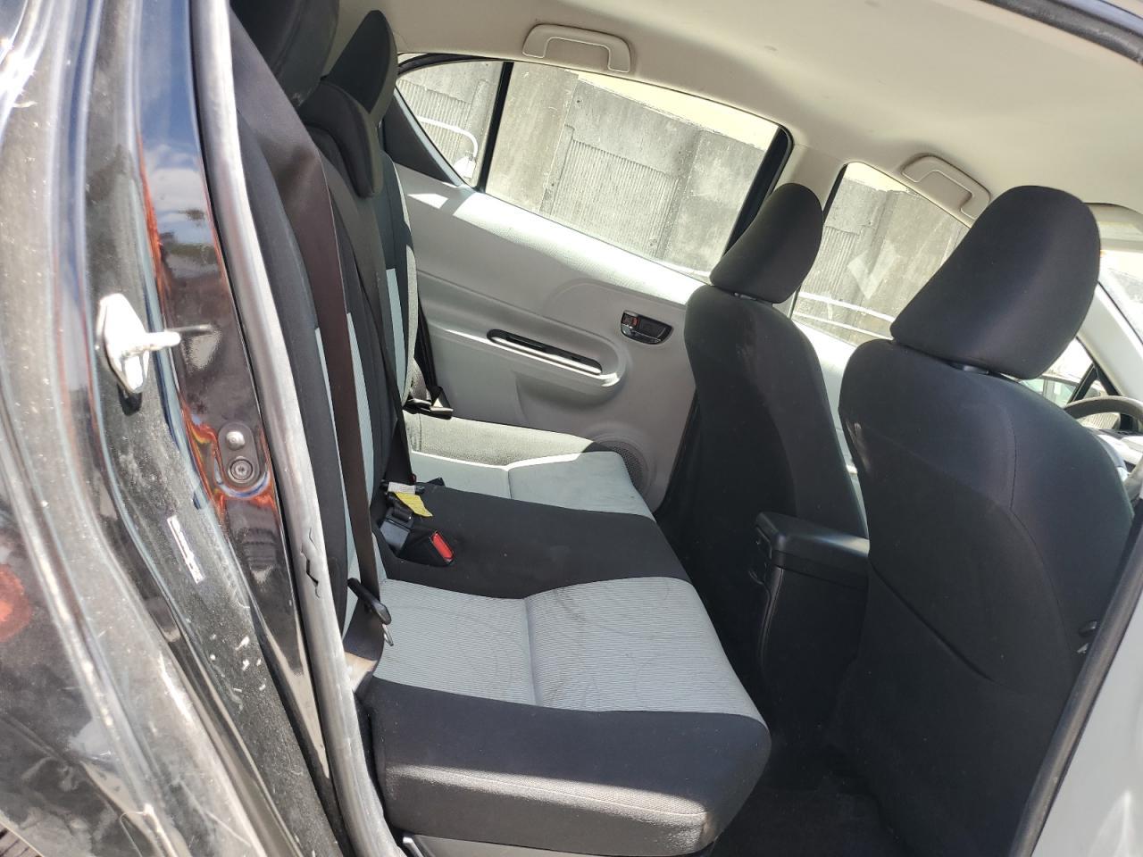 2013 TOYOTA Prius c