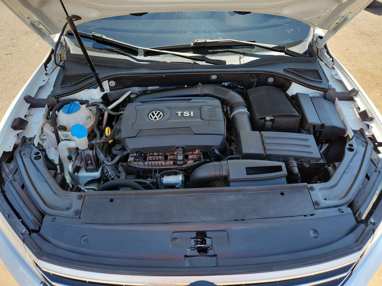 2017 VOLKSWAGEN Passat