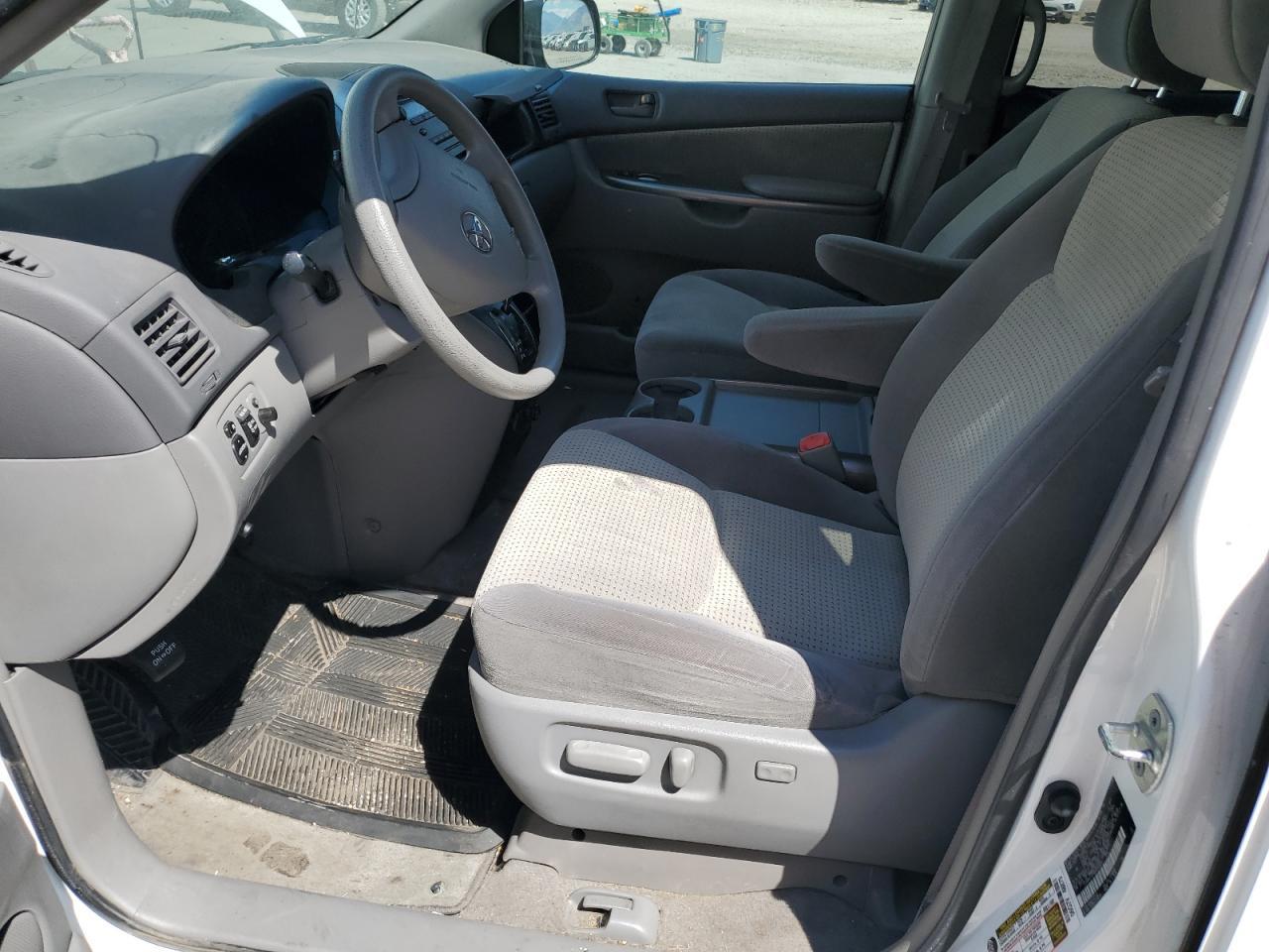 2009 TOYOTA SIENNA