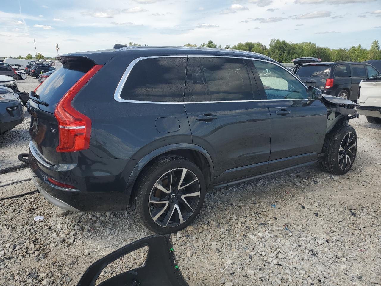 2022 VOLVO XC90