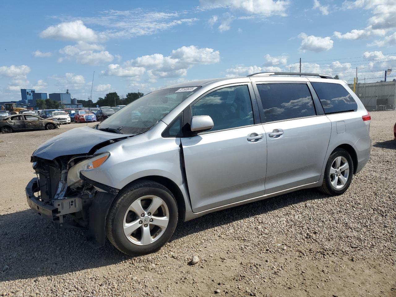2014 TOYOTA SIENNA