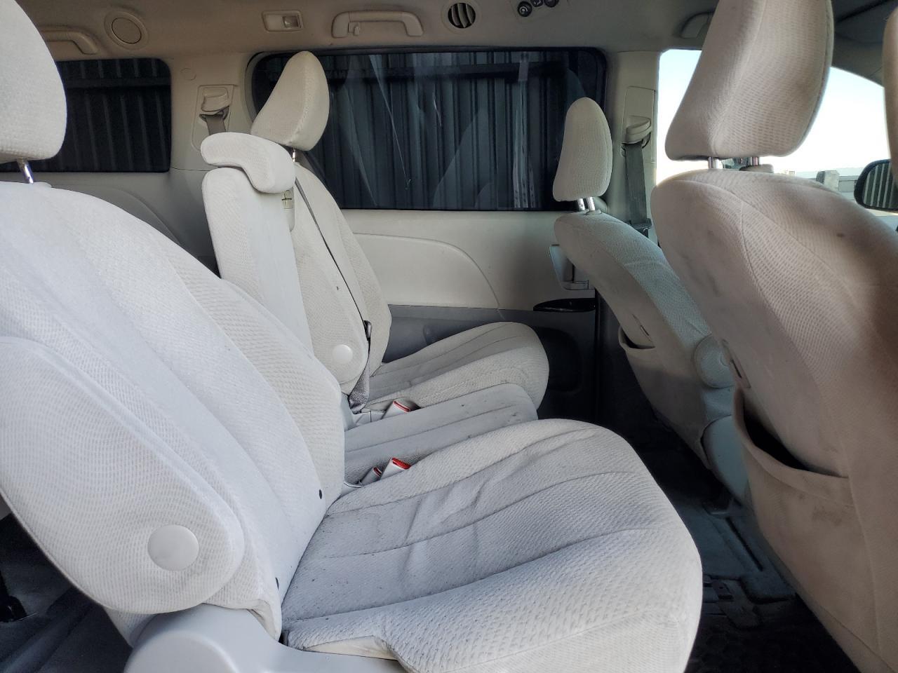 2012 TOYOTA SIENNA