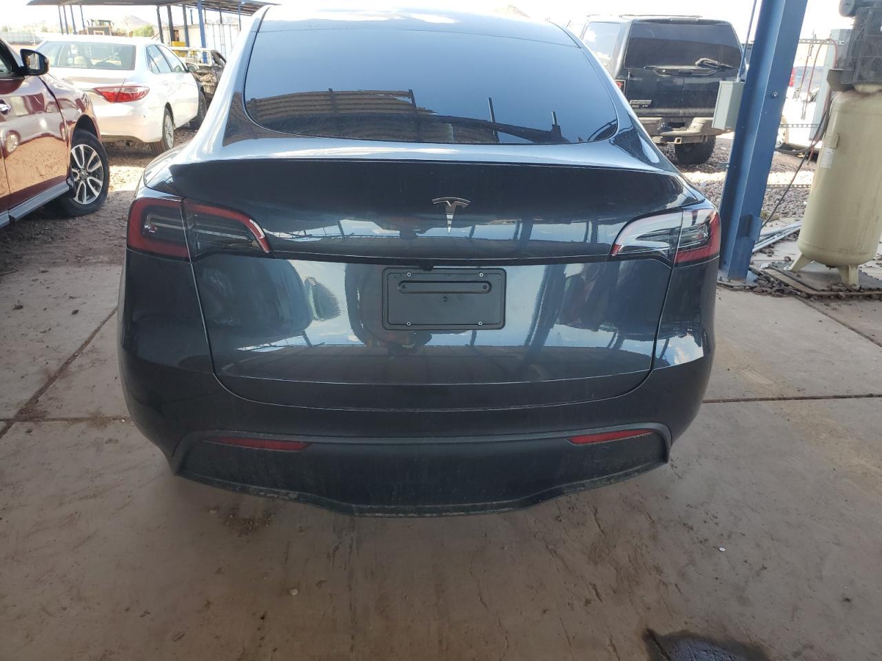 2025 TESLA MODEL Y