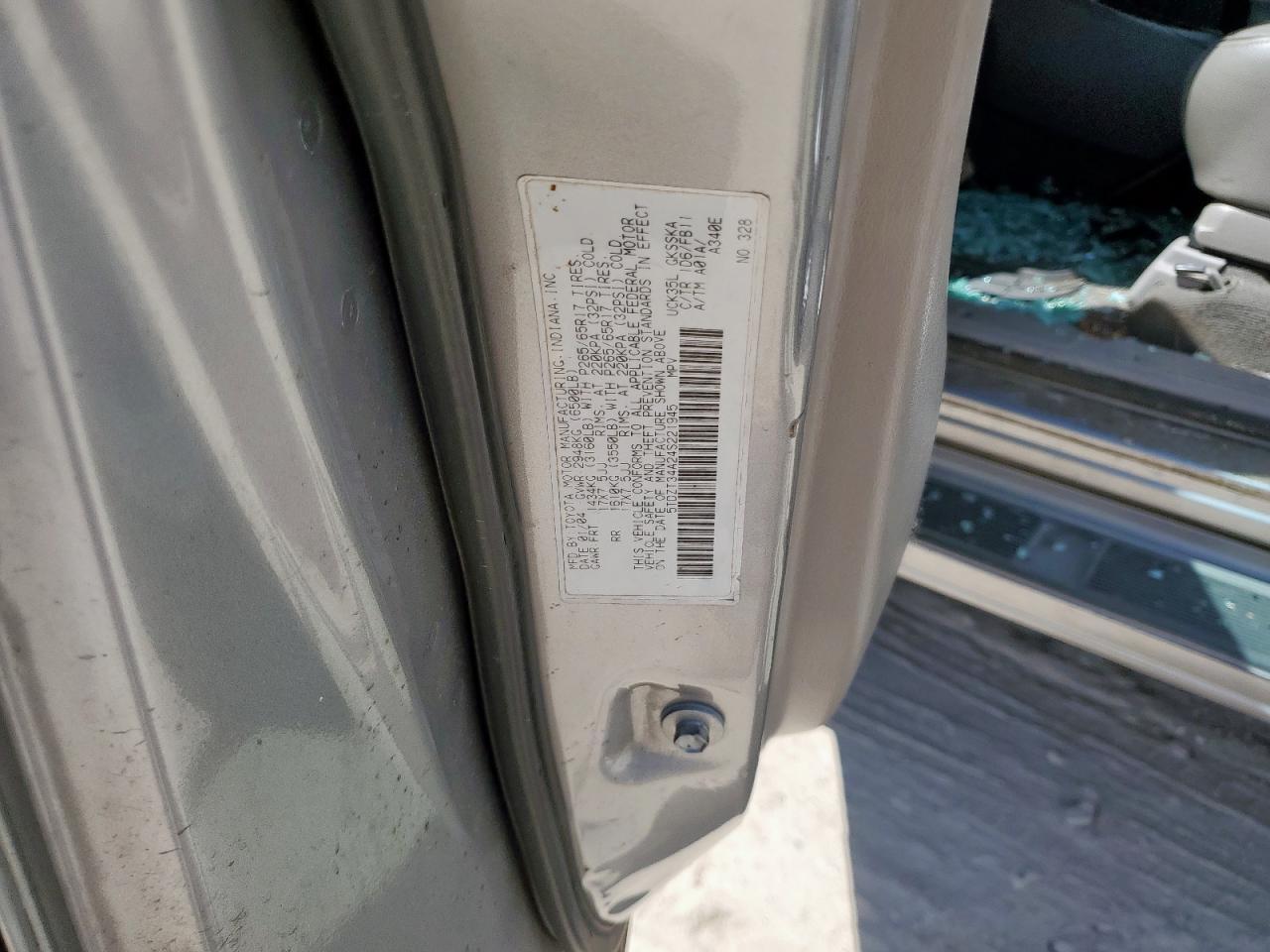 2004 TOYOTA Sequoia