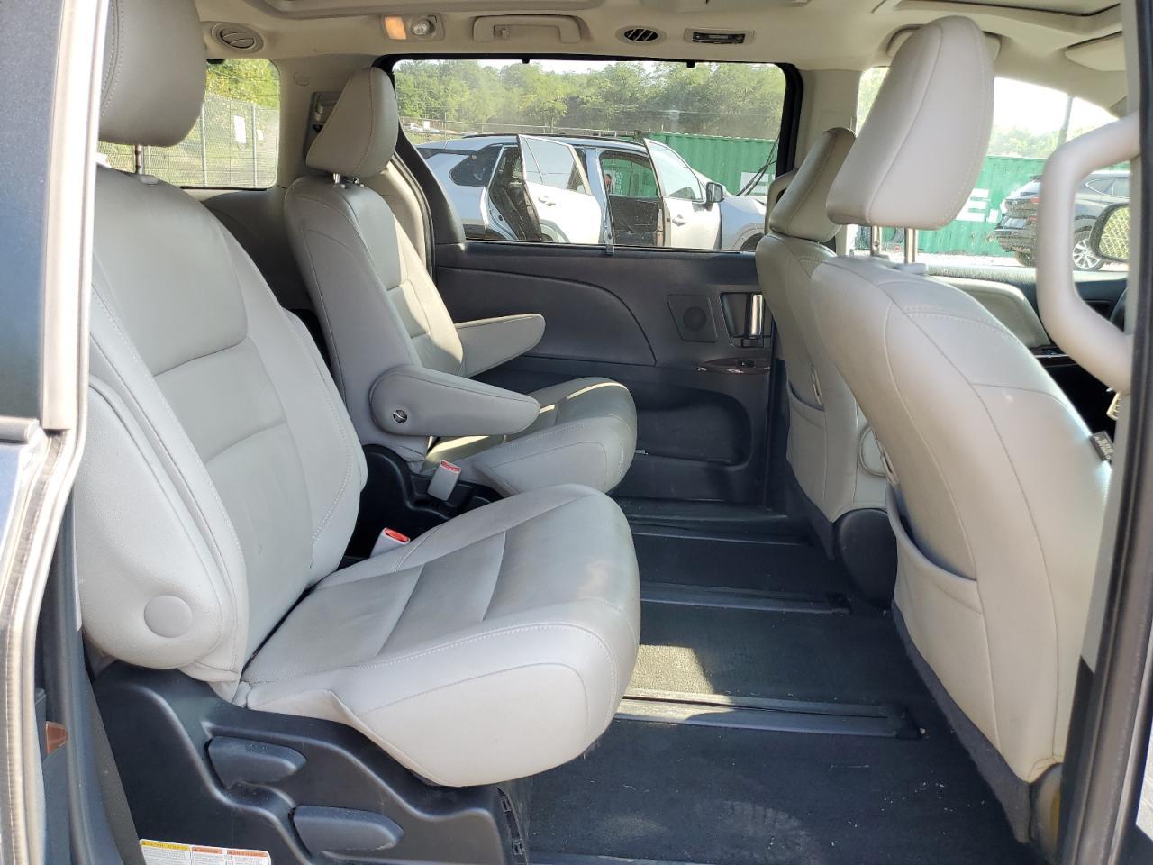 2014 TOYOTA SIENNA