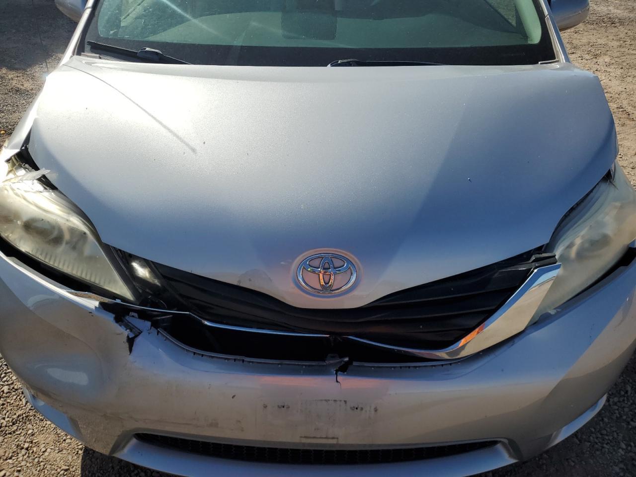 2014 TOYOTA SIENNA