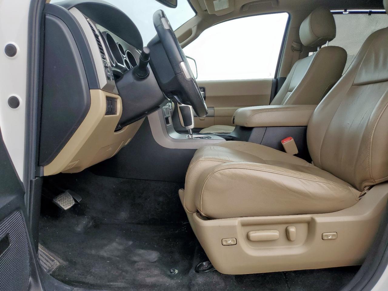 2015 TOYOTA Sequoia