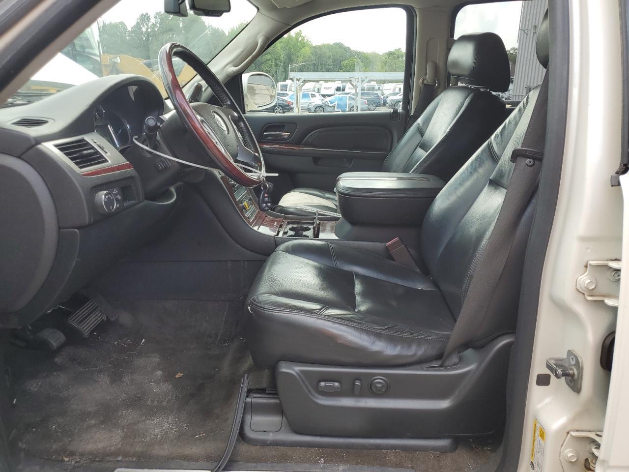 2010 CADILLAC ESCALADE