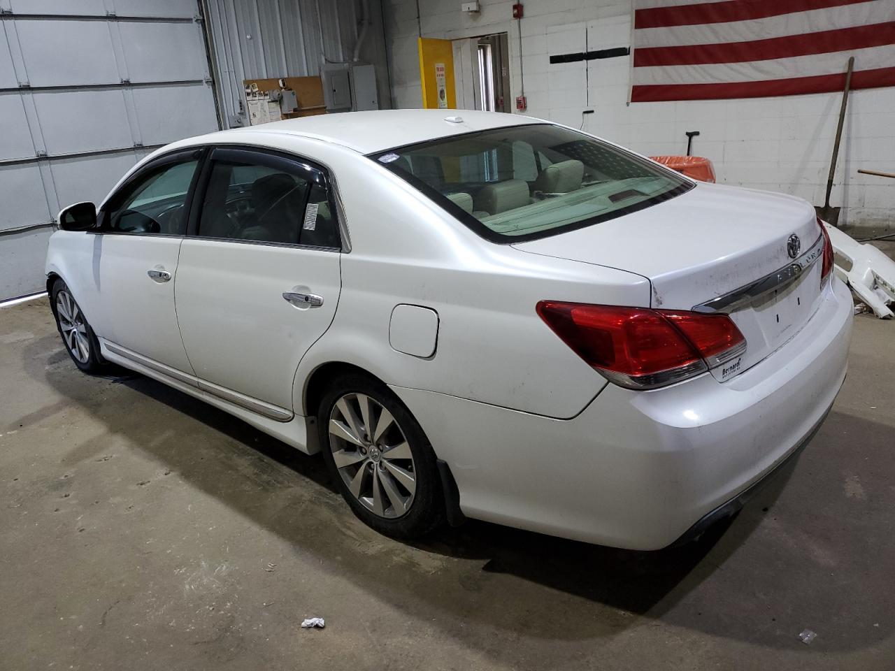 2011 TOYOTA Avalon