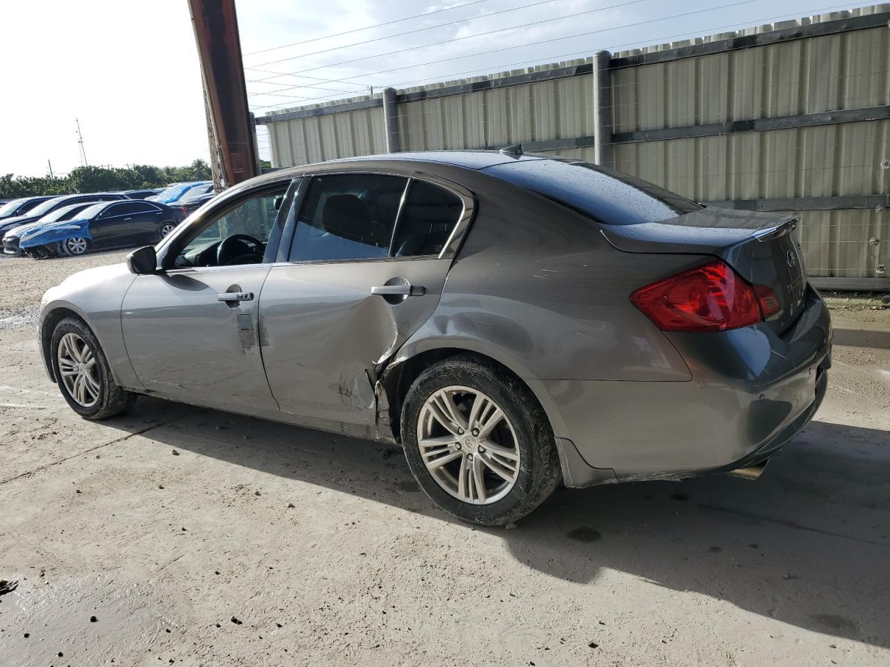 2013 INFINITI G37