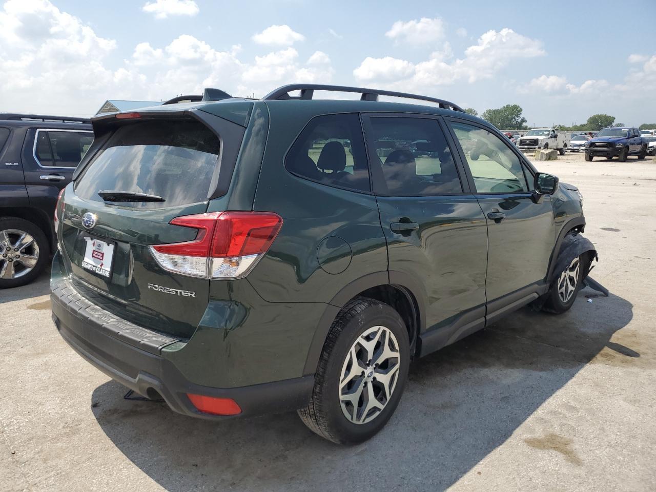 2022 SUBARU FORESTER
