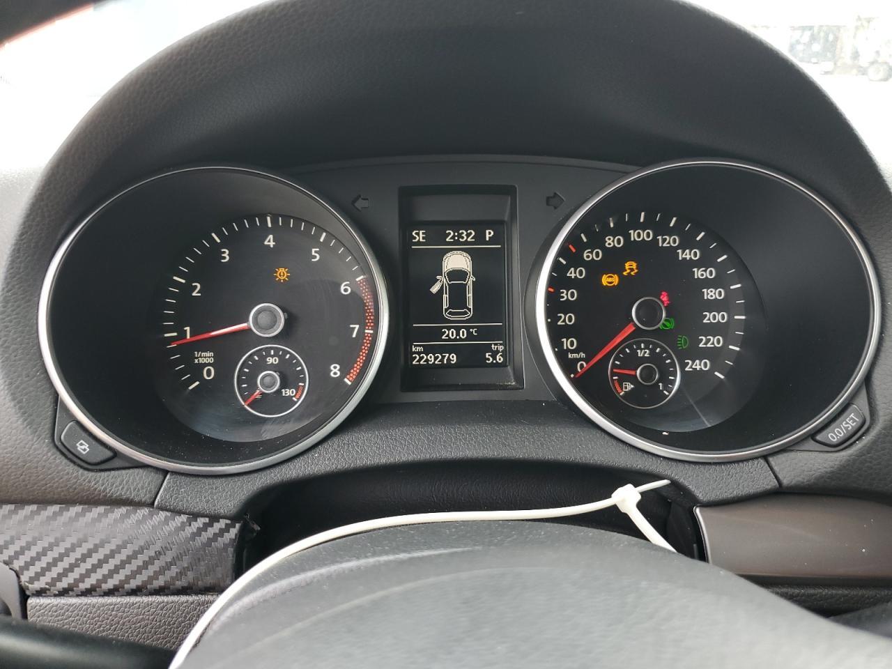 2011 VOLKSWAGEN GOLF