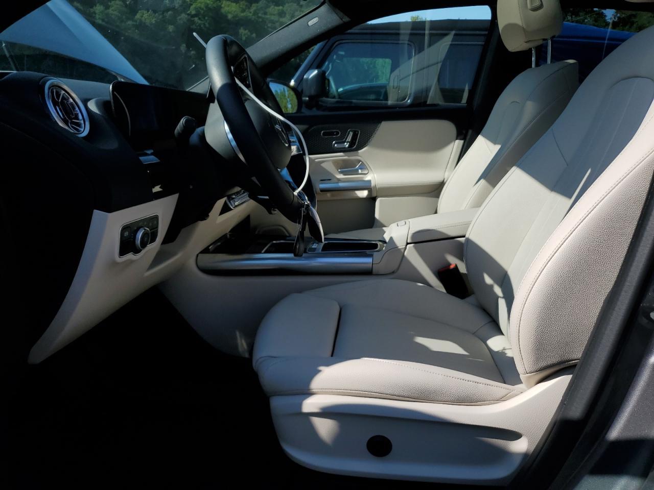 2025 MERCEDES-BENZ GLA-Class