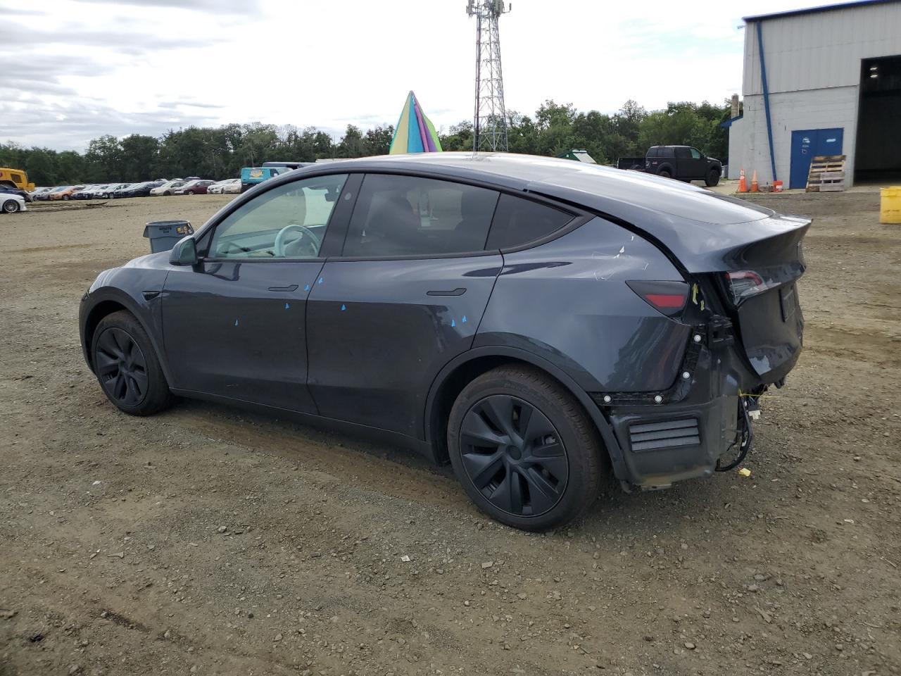 2025 TESLA MODEL Y