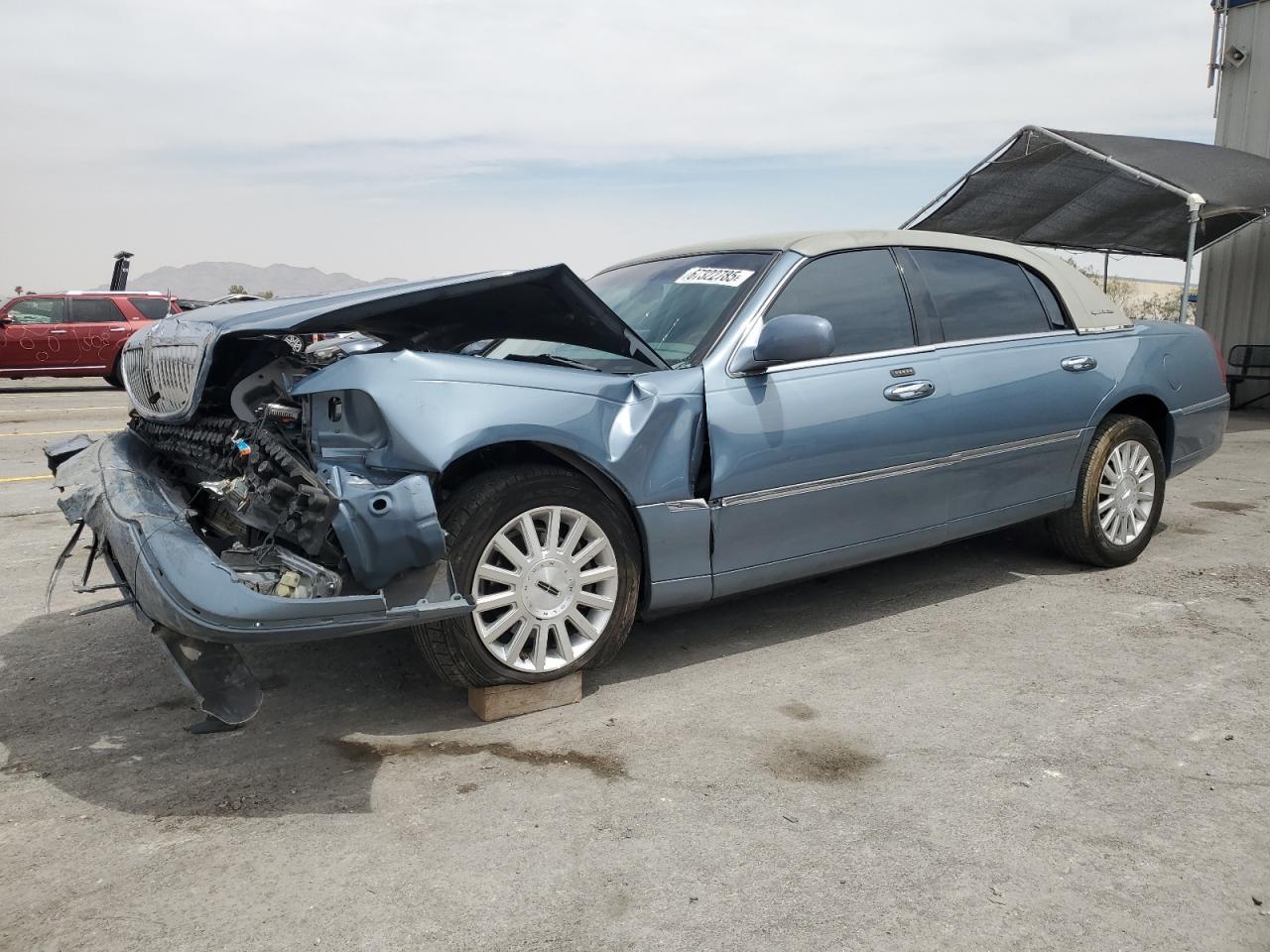 2004 LINCOLN Town Car