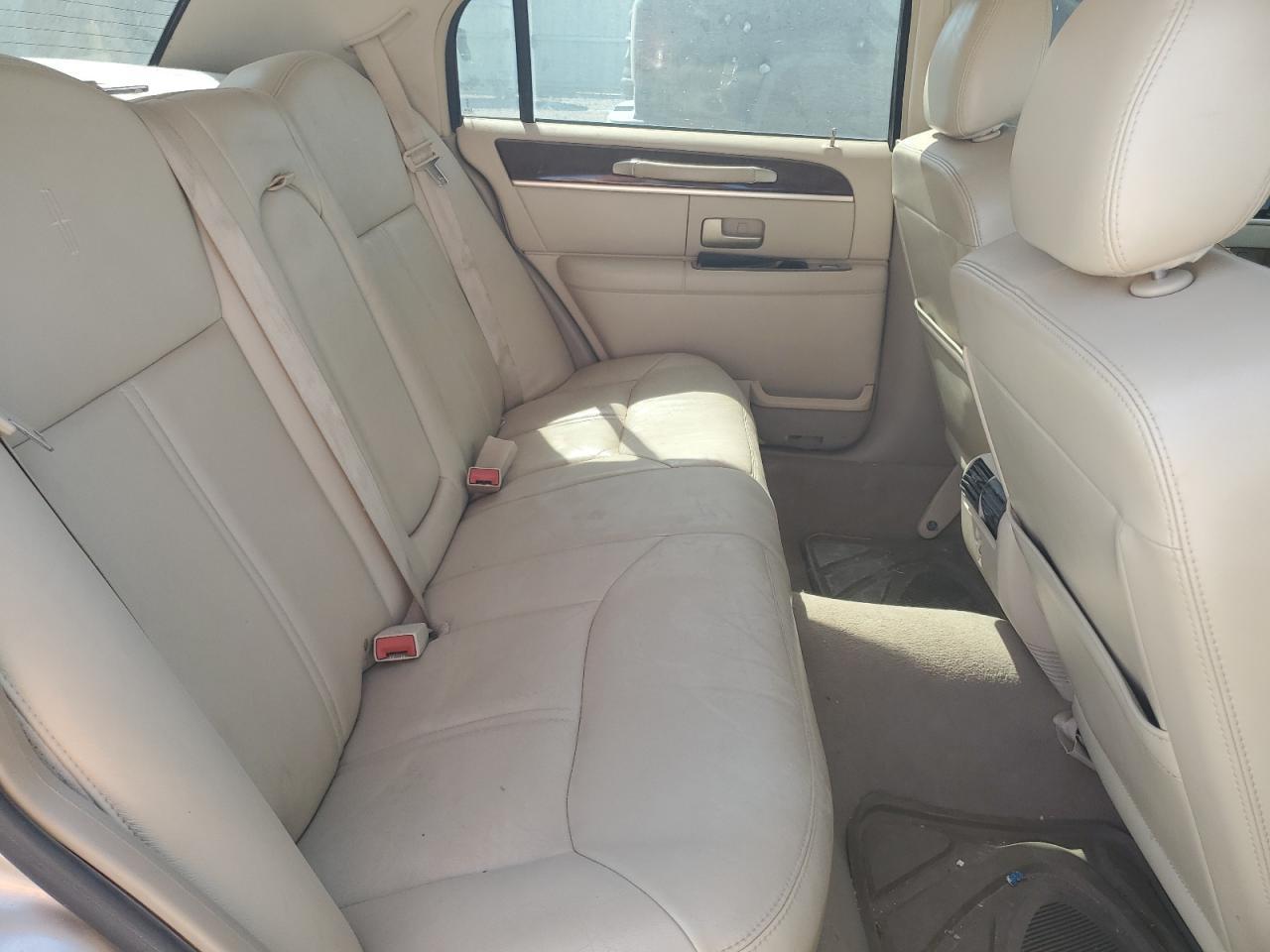 2007 LINCOLN Town Car