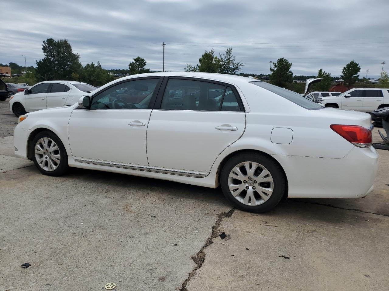 2011 TOYOTA Avalon